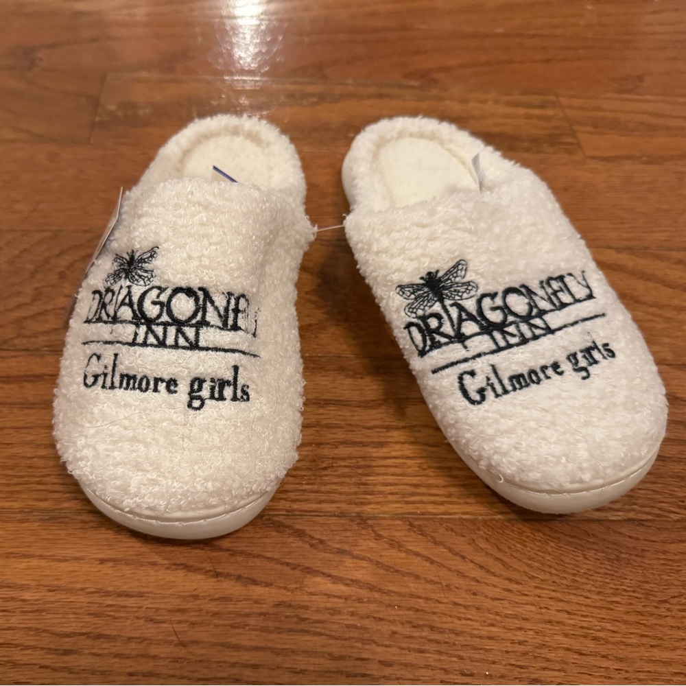 NWT Cream Gilmore Girls Dragon Fly Inn Slippers
